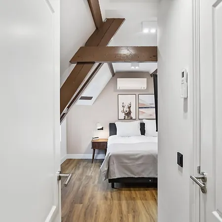 Limehome Nieuwstraat لاهاي