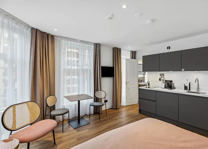 Limehome Nieuwstraat 3*