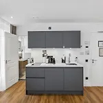 Limehome Nieuwstraat Aparthotel