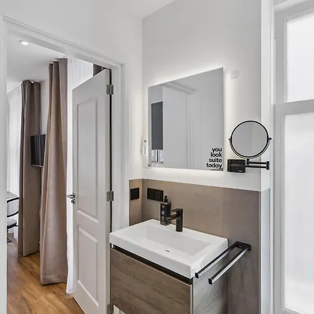 Limehome Nieuwstraat 3*